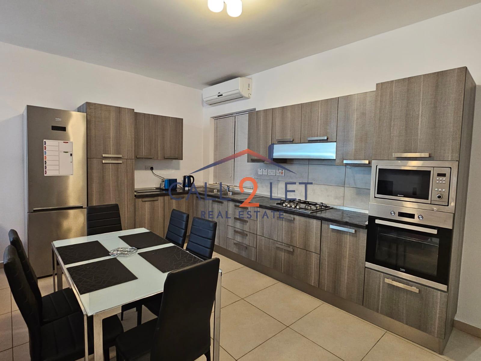 Room in Qawra - Image 3